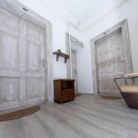 Locomotiv Vendeghaz בית הארחה 3*